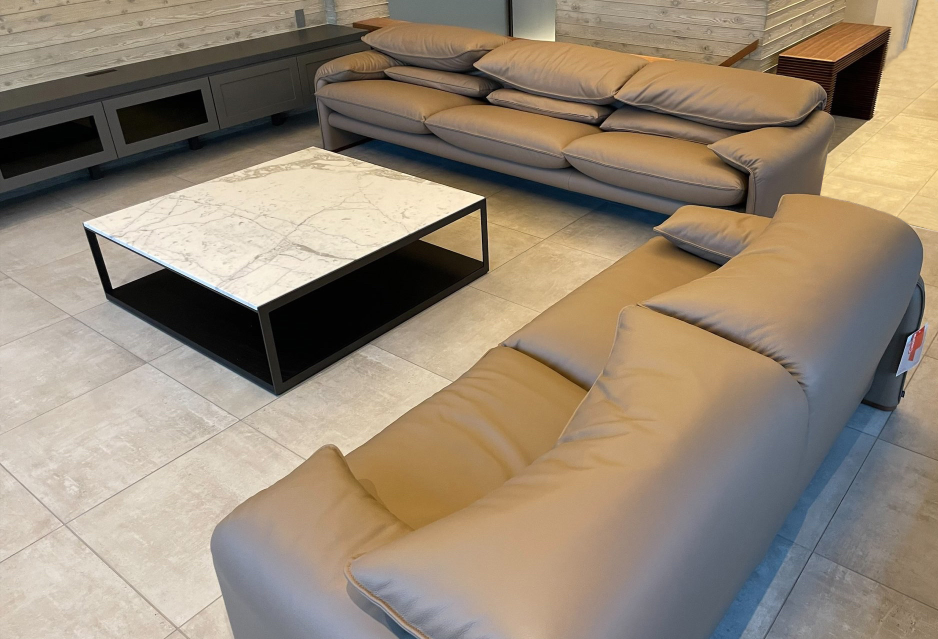 納品実績 Cassina