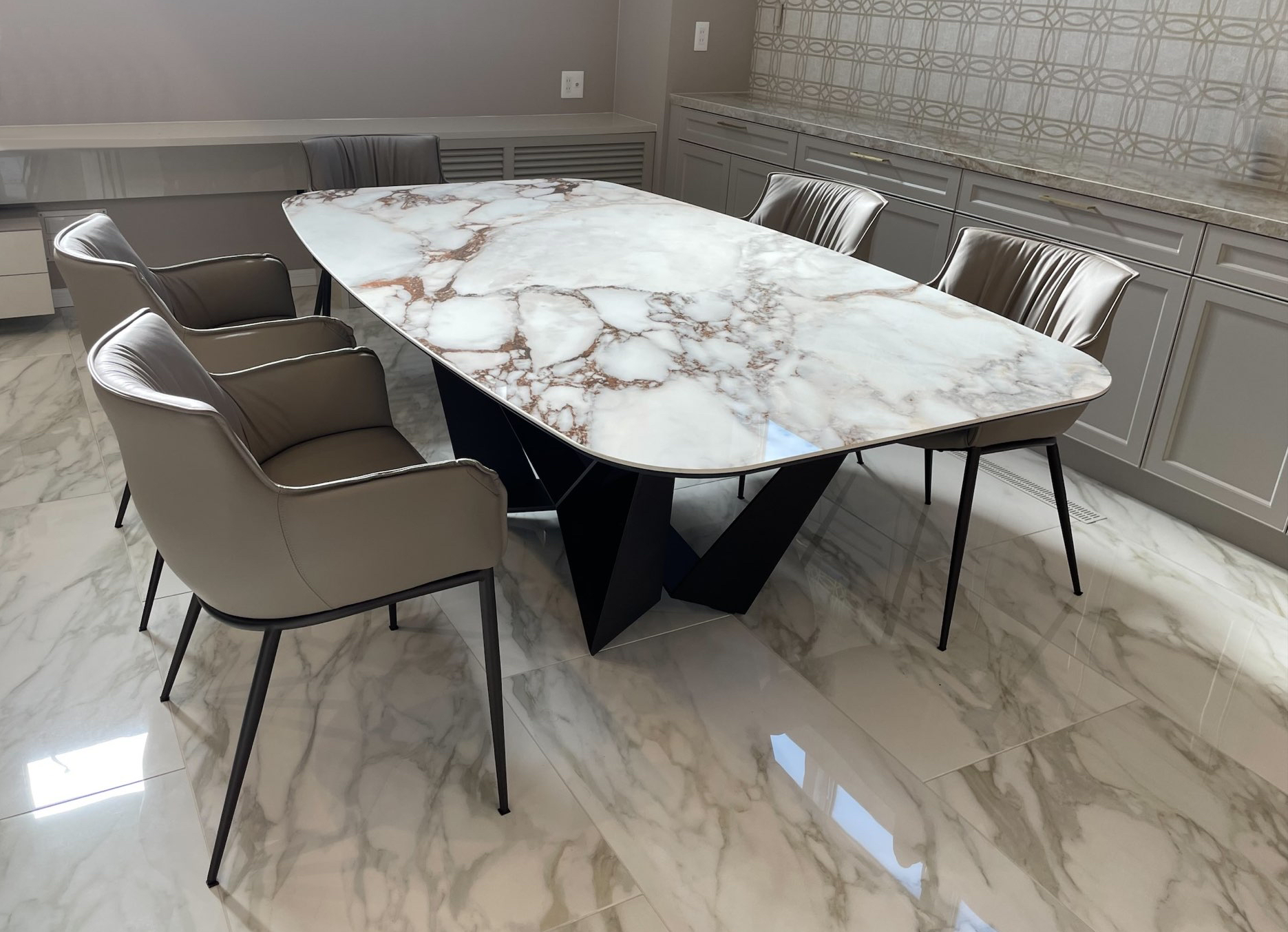 納品実績 Cattelan Italia