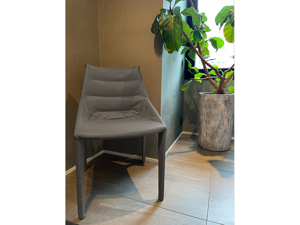 納品実績 Molteni & C Outlineチェア