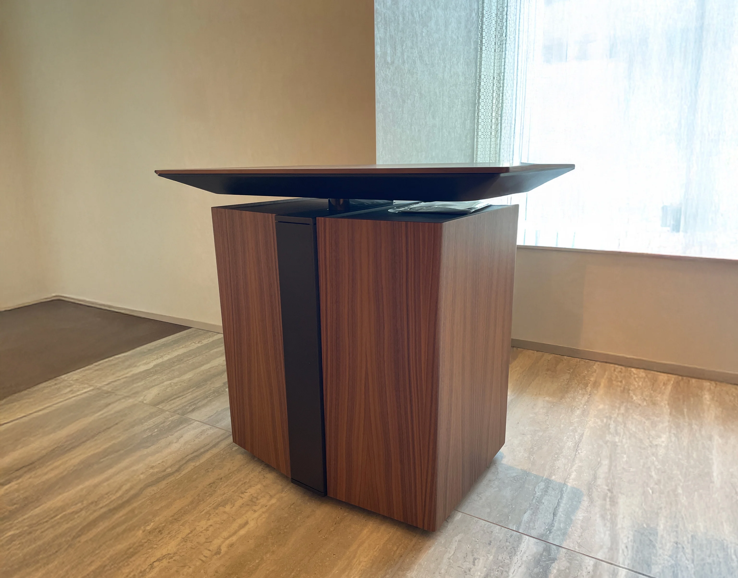 納品実績 Molteni & C Touch Down Unit