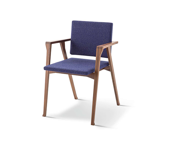832 LUISA