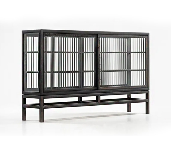 Museum cabinet transparency